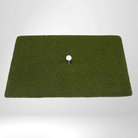 Rechteckige Golf Abschlagmatte aus Kunstrasen mit Tee und Golfball, Indoor oder Outdoor