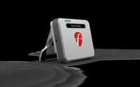 Flightscope Mevo+ – Schrägansicht Golf Launch Monitor freigestellt