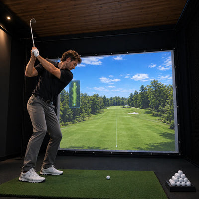 China Impact Screen für Golf im Indoor-Trainingsbereich mit einer virtuellen Landschaft im Hintergrund.
