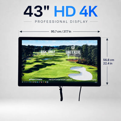 43" 4K UHD Touch Screen LCD für Golf-Simulator, Wandmontage, Bild zeigt Golfplatzansicht.