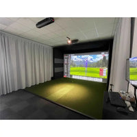 Moderner Indoor Golf Simulator mit Leinwand, Abschlagmatte und Golfsimulator Software