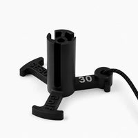 Sebo Golf Simulator Tee in Schwarz, für präzises Golftraining im Innenbereich.