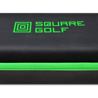 Square Golf Omni Carry Case in schwarz mit grüner Reißverschluss.