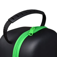 Square Golf Omni Carry Case in Schwarz mit grünen Reißverschluss und Tragegriff.